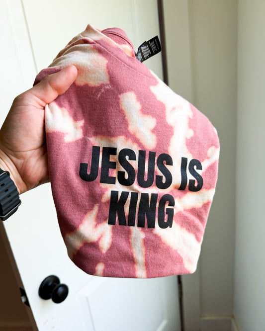 Jesus Is King Tee | Distress Wash